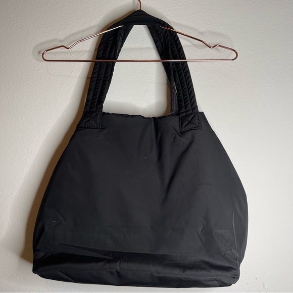 Fabletics Favorite Tote Black Polyester Gray Poof Purse Charm NWT - Picture 4 of 8